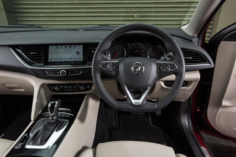 Торпедо Vauxhall Insignia Sports Tourer Exclusive 2018 года  (фото 8 из 17)